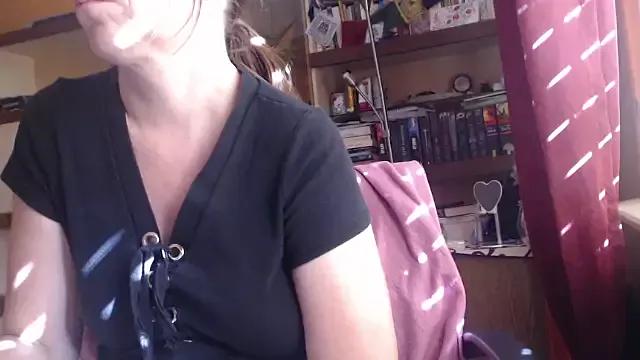 Dettybitch40 from StripChat