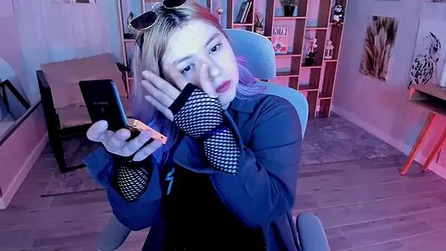 DiaAngell from StripChat