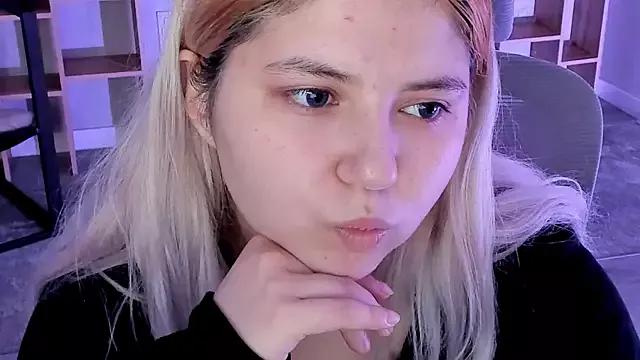 DiaAngell from StripChat