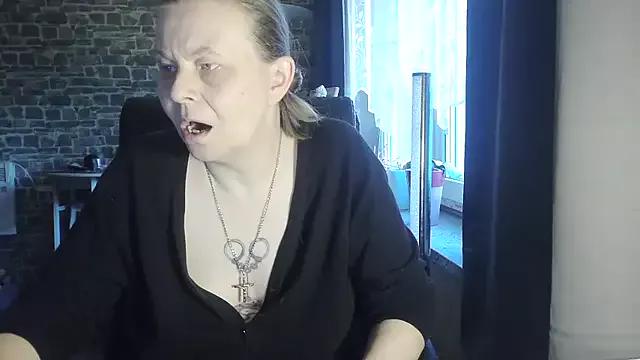 Diamond_Bite from StripChat is Freechat