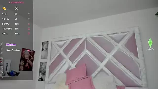 Diamondd_girll from StripChat is Freechat