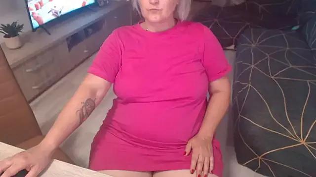 Divineblond from StripChat