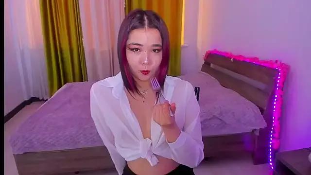 Dollyaa from StripChat