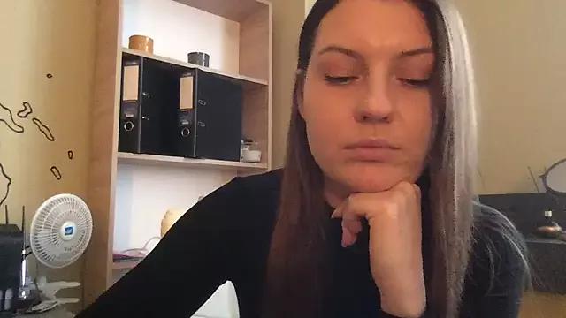 DollyRoma from StripChat