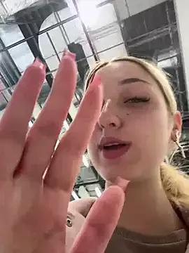 DollyTall from StripChat