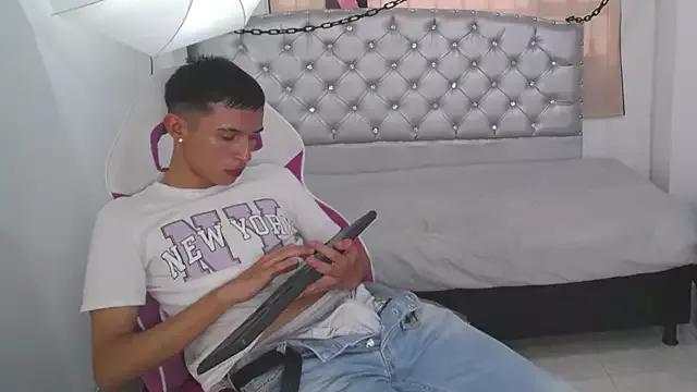 Dominic_Sweet from StripChat is Freechat
