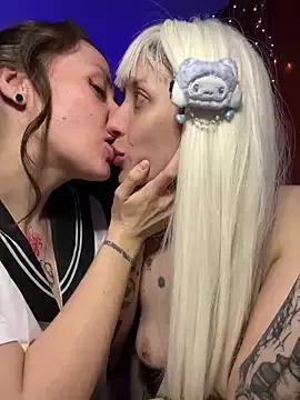 Dooubletroublee from StripChat