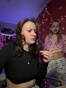Dooubletroublee from StripChat