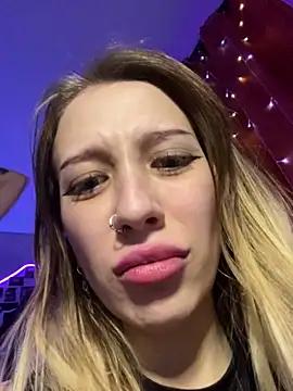 Dooubletroublee from StripChat
