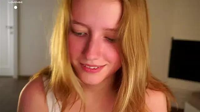 DorianCrofoot from StripChat is Freechat