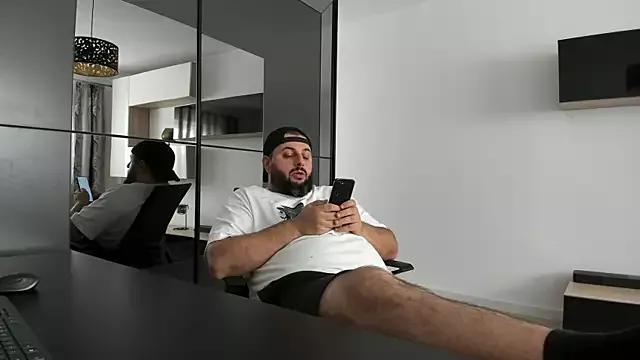 DravenPeak from StripChat is Freechat