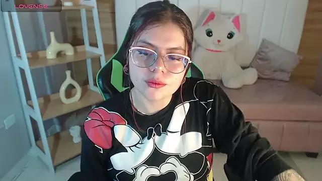 draviana_a_ from StripChat is Freechat