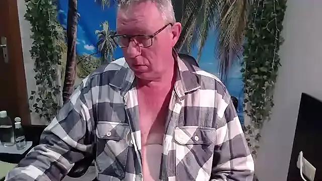 Dutch_Daddy from StripChat is Freechat