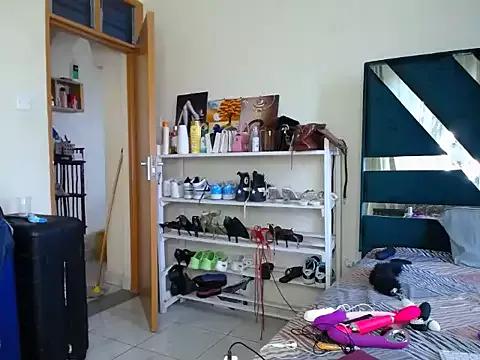 Ebony_dolly from StripChat is Freechat