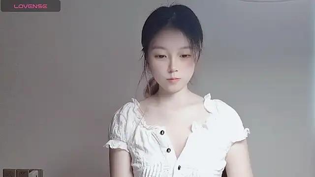 EdenDaisy from StripChat