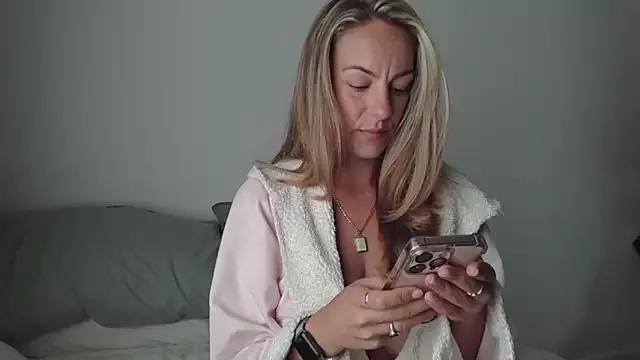 Edenfox- from StripChat