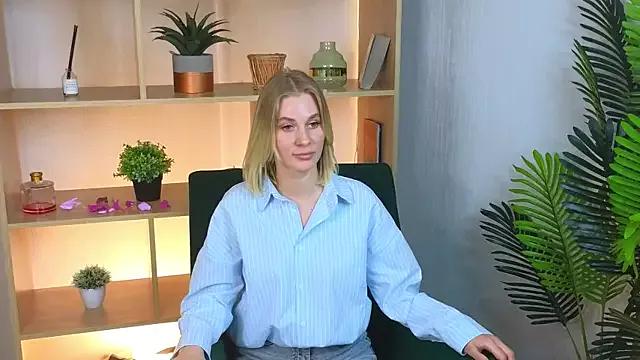 EdlaAcreman from StripChat is Freechat