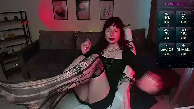 effie_mirelll from StripChat