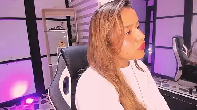 ElaBourn_ on StripChat