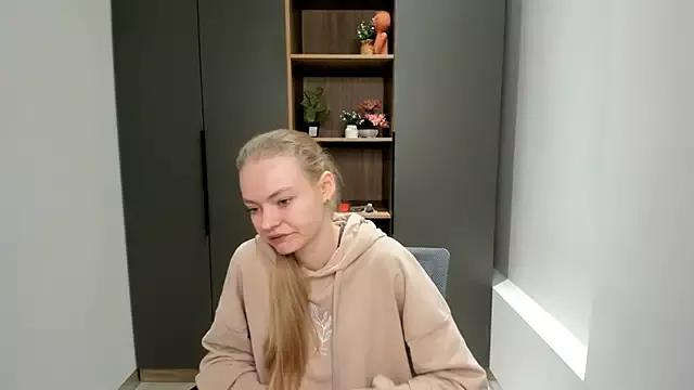 ElaneComiso from StripChat is Freechat