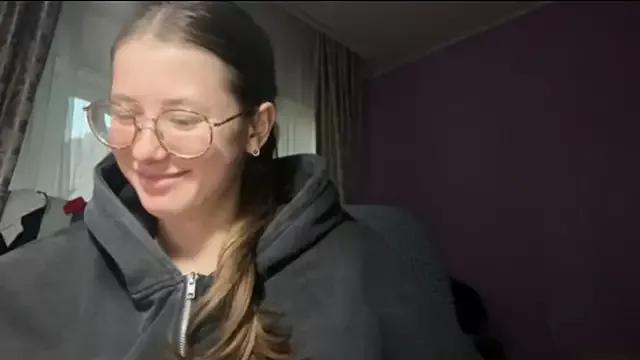 EleanoraDriere from StripChat is Freechat