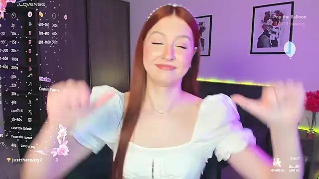 EleanorePeach from StripChat