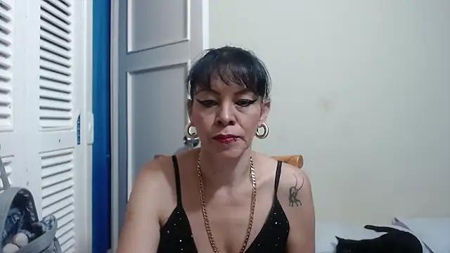 electra-mommy from StripChat
