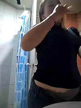 ELEKTRA_LUXURY from StripChat