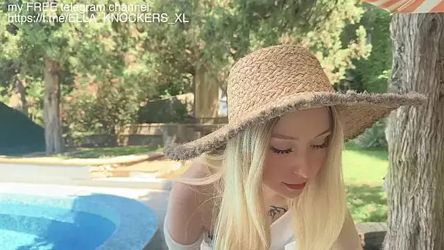 ella_knockers_xl from StripChat
