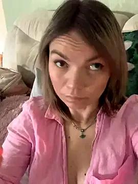 Ella_Pearlie from StripChat is Freechat