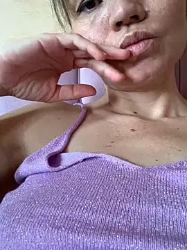Ella_Pearlie from StripChat