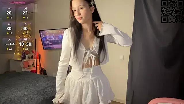 ella_simons from StripChat