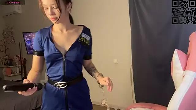 ella_simons from StripChat