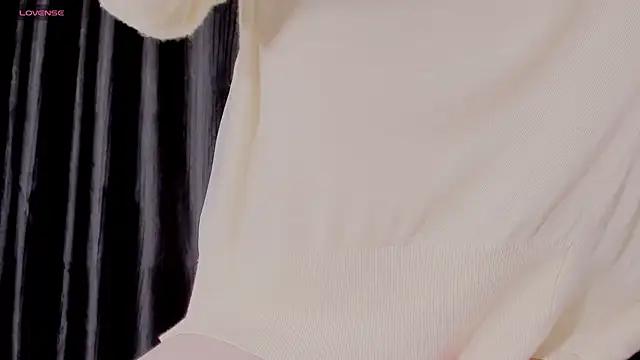 ella_zz from StripChat