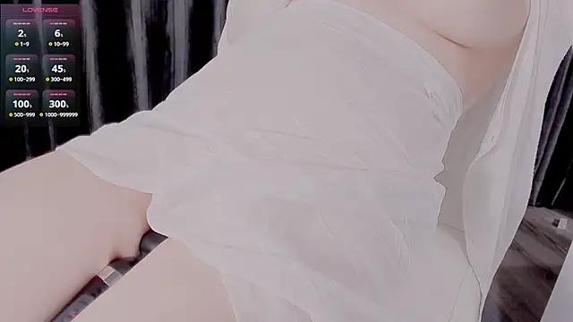ella_zz from StripChat