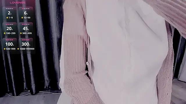 ella_zz from StripChat