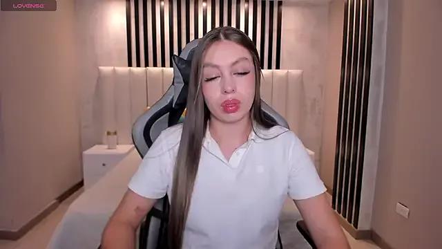 EllaClark from StripChat