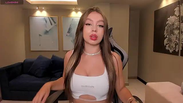 EllaClark from StripChat