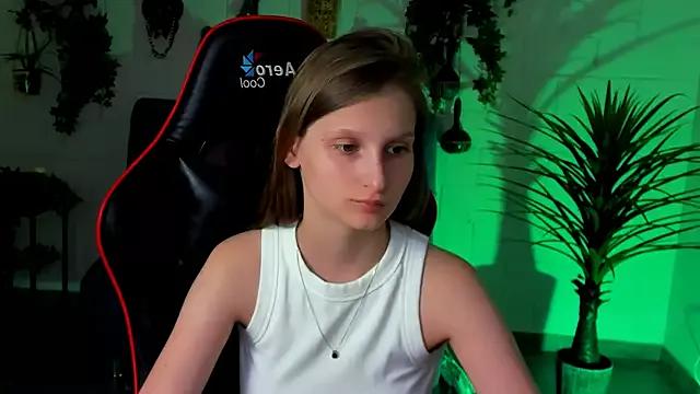 EllaHorton from StripChat