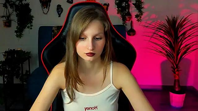 EllaHorton from StripChat