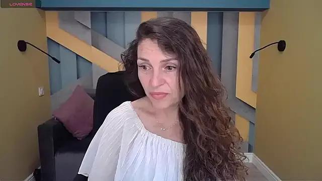 EllaLong from StripChat