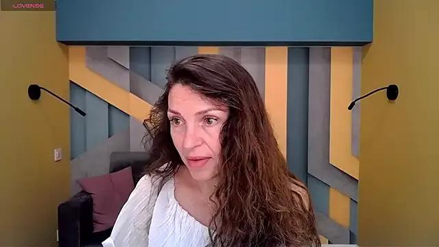 EllaLong from StripChat