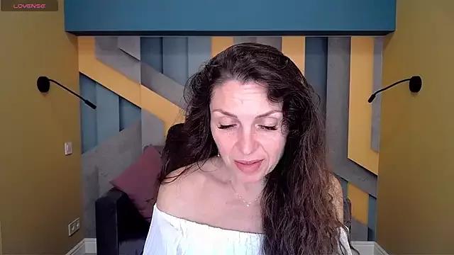 EllaLong from StripChat