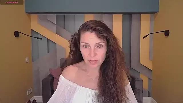 EllaLong from StripChat