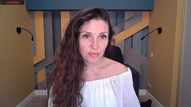 EllaLong from StripChat
