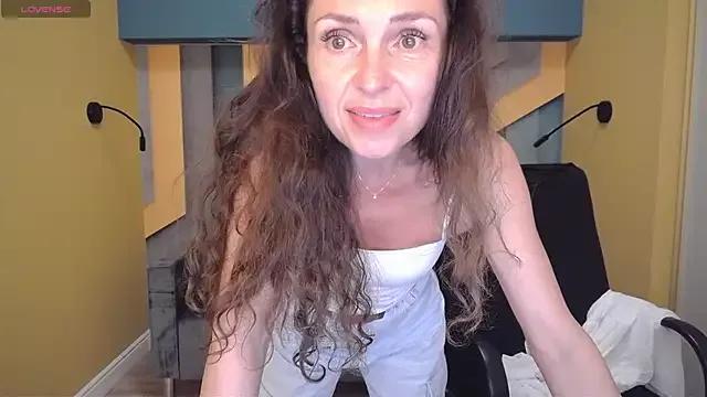 EllaLong from StripChat