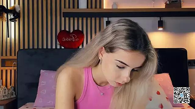 EllaMacAllen from StripChat
