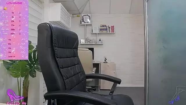 EllaMilf_ from StripChat