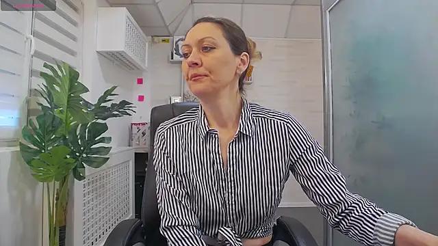 EllaMilf_ from StripChat
