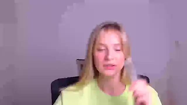 Ellamiss_mi from StripChat